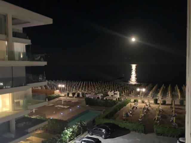 Heron Apartments Lido di Jesolo Eksteriør billede