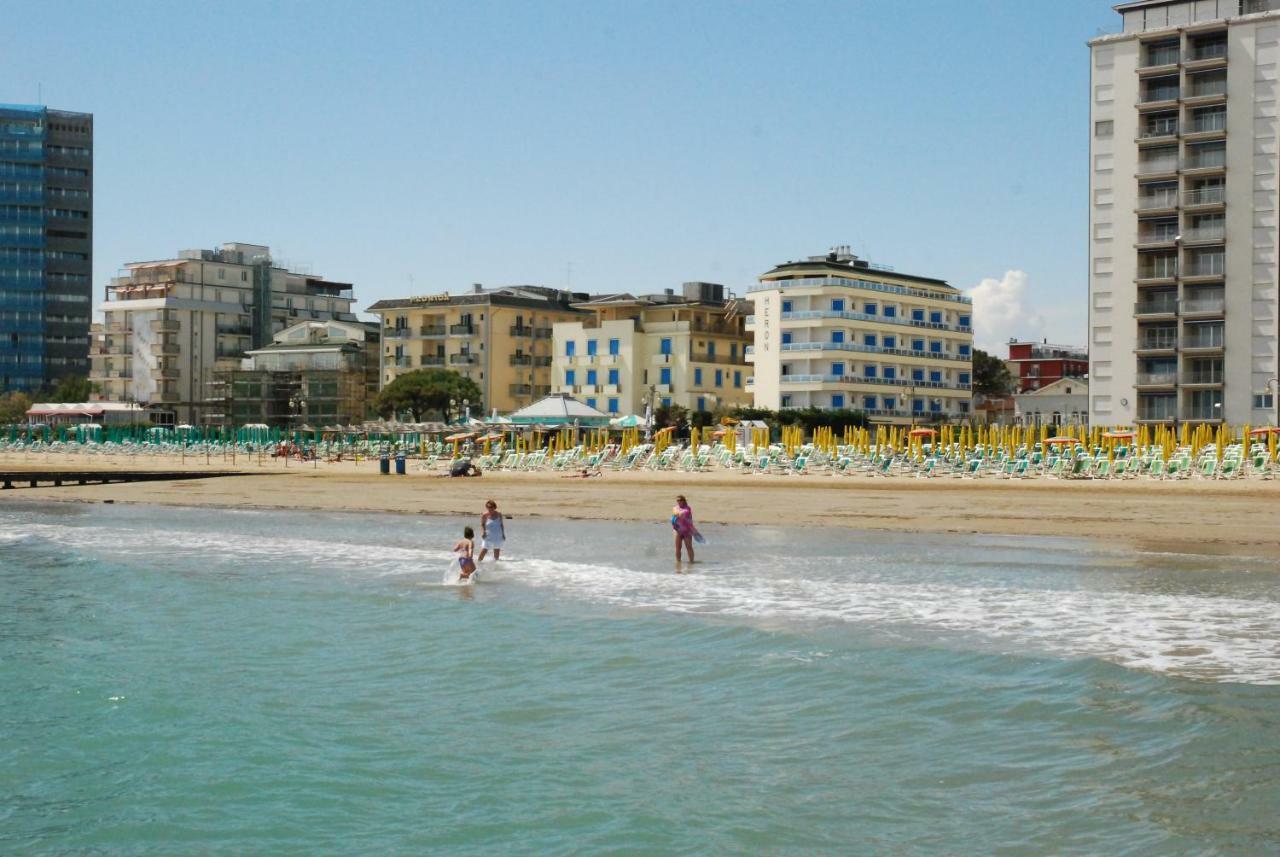 Heron Apartments Lido di Jesolo Eksteriør billede