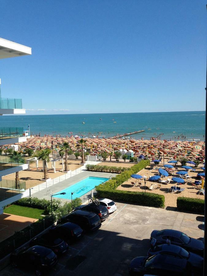 Heron Apartments Lido di Jesolo Eksteriør billede