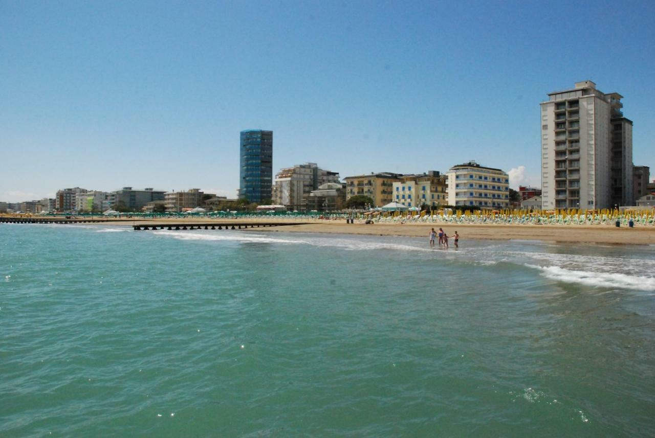 Heron Apartments Lido di Jesolo Eksteriør billede